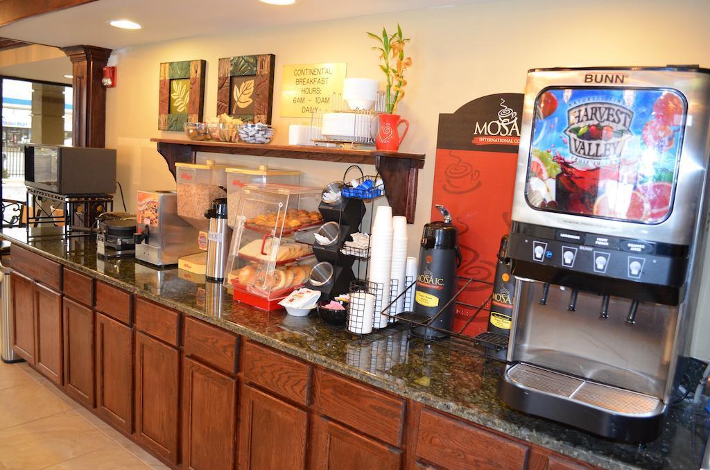 Comfort Inn Downtown Детройт Екстериор снимка