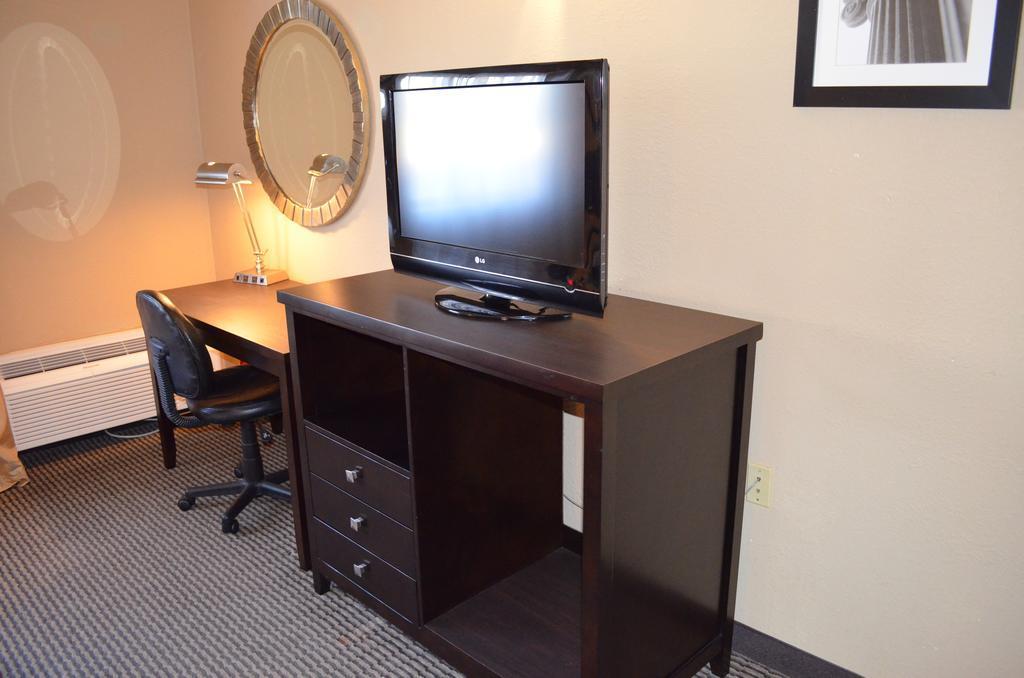 Comfort Inn Downtown Детройт Екстериор снимка